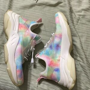 STEVE MADDEN WOMEN SNEAKERS. SIZE 7.